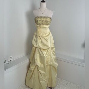 💜SOLD💜VTG Y2K Morgan Co Butter Yellow Prom Dress